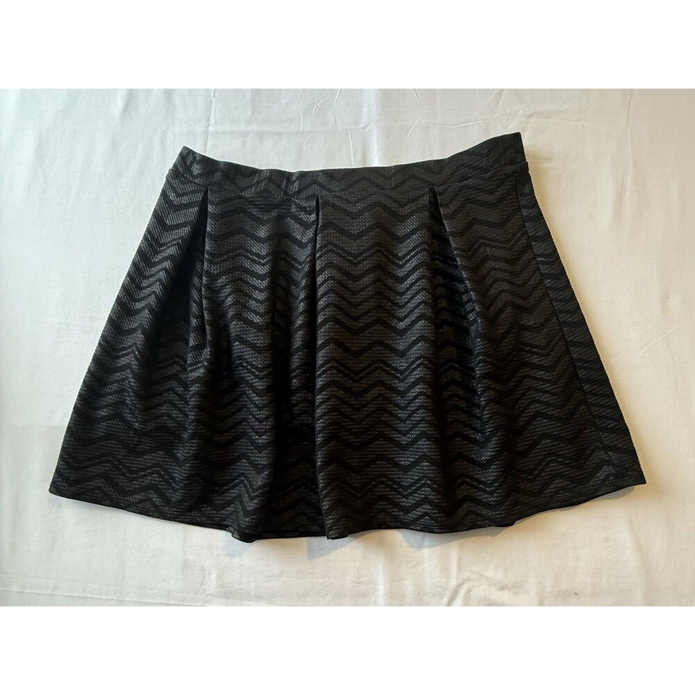 JOE B by Joe Benbasset Women’s Large Black Chevron Textured Skater Skirt Stretch